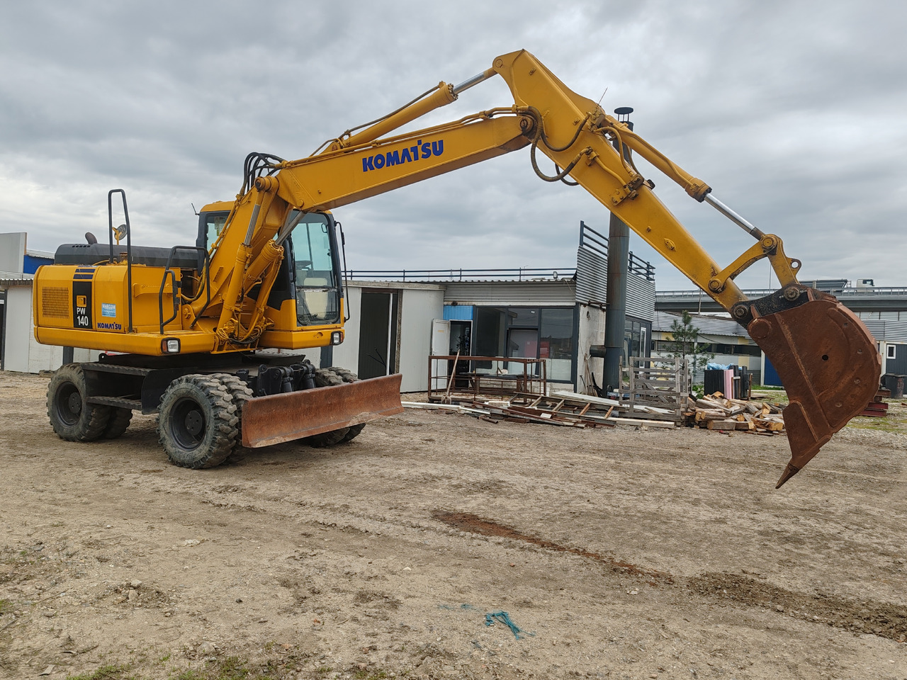 Komatsu PW140-7 - Pelle sur pneus: photos 2 Komatsu PW140-7 - Pelle sur pneus: photos 2