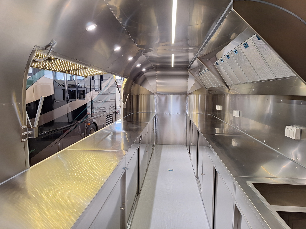 Deli Star Trailer American 4000 - EU standards - Remorque magasin: photos 3 Deli Star Trailer American 4000 - EU standards - Remorque magasin: photos 3
