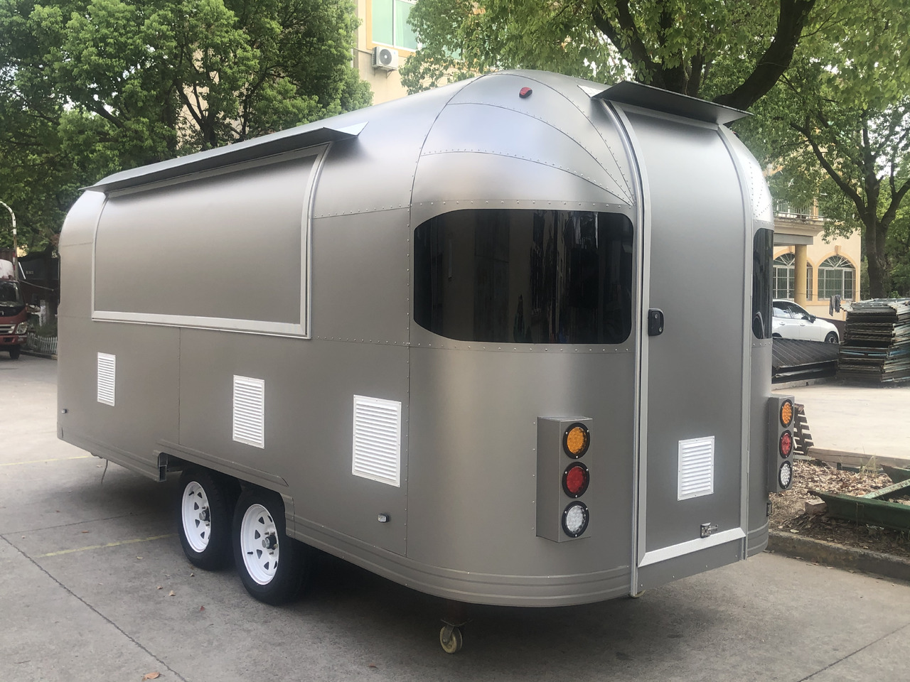Deli Star Trailer American 6000 - EU Standards - Remorque magasin: photos 1 Deli Star Trailer American 6000 - EU Standards - Remorque magasin: photos 1