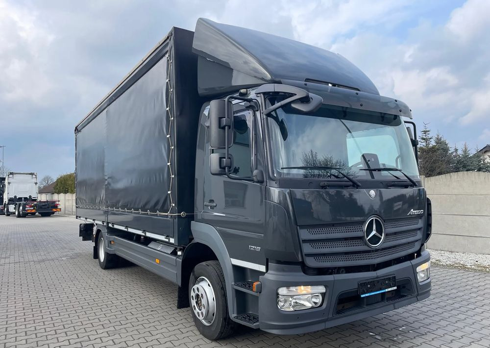 Mercedes-Benz 1218 - Camion à rideaux coulissants: photos 4 Mercedes-Benz 1218 - Camion à rideaux coulissants: photos 4
