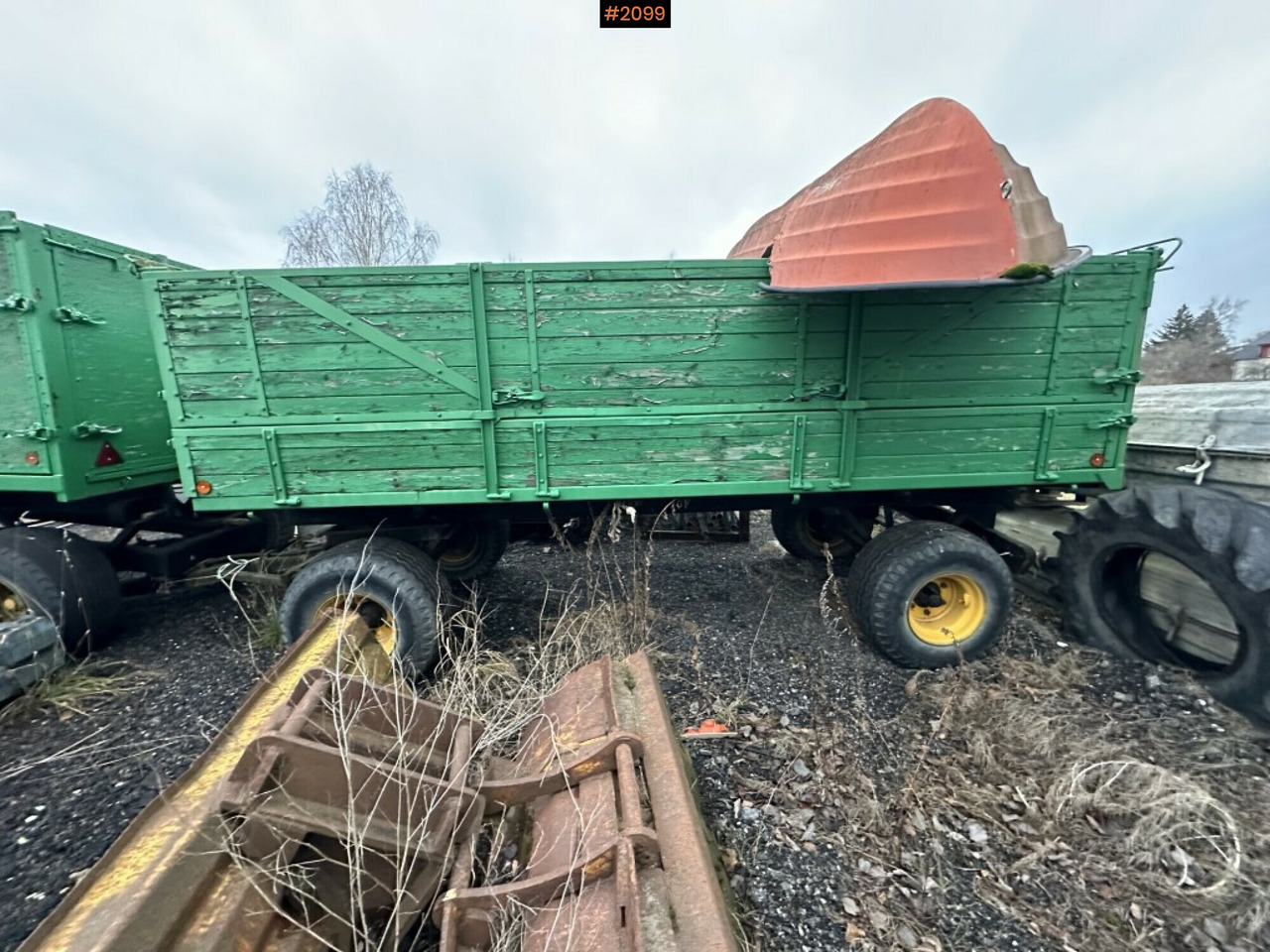 Grain wagon with side tipping - Benne agricole: photos 2 Grain wagon with side tipping - Benne agricole: photos 2