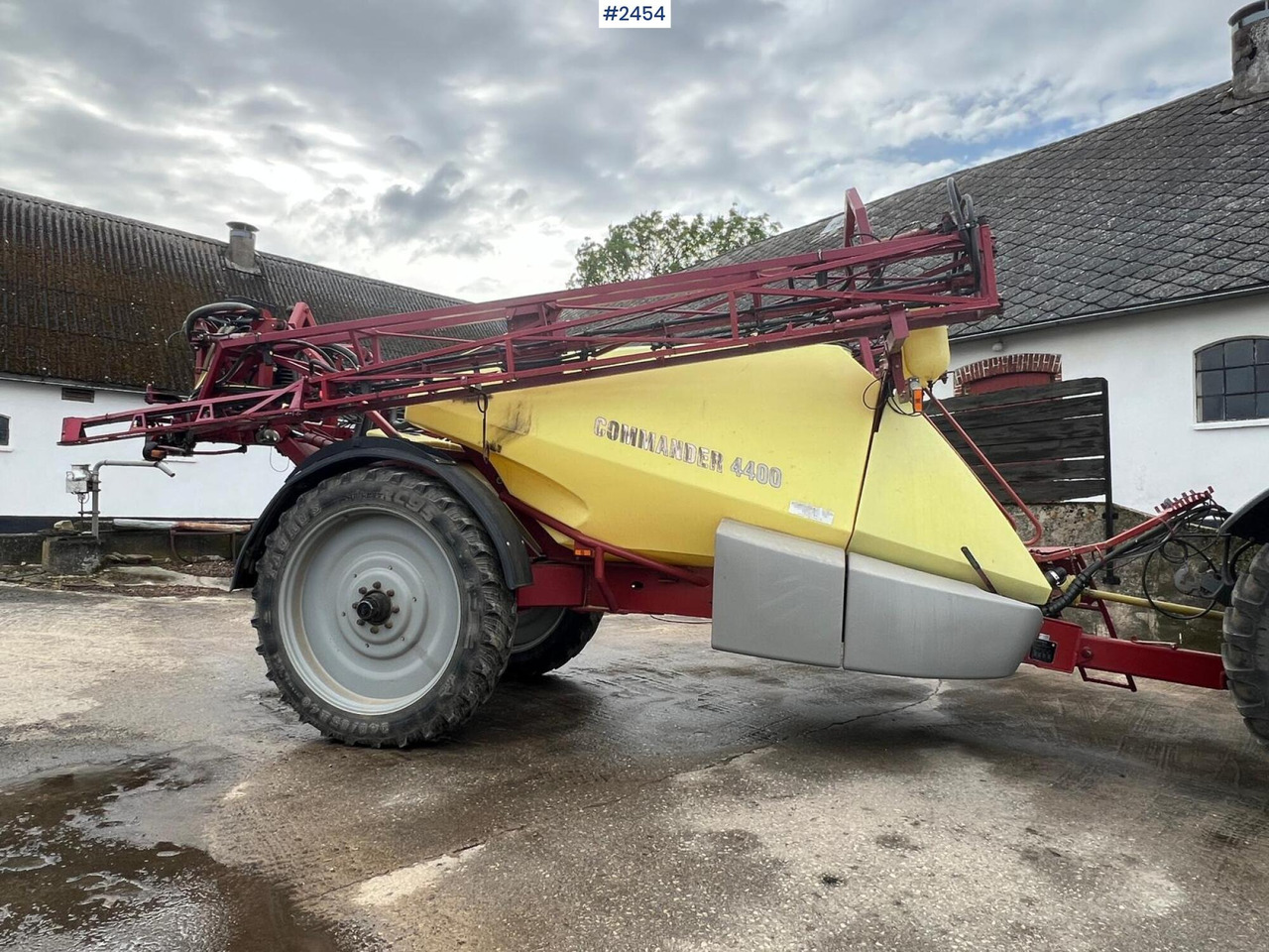 Plant protection sprayer Hardi Commander 4400 24M - Pulvérisateur: photos 1 Plant protection sprayer Hardi Commander 4400 24M - Pulvérisateur: photos 1
