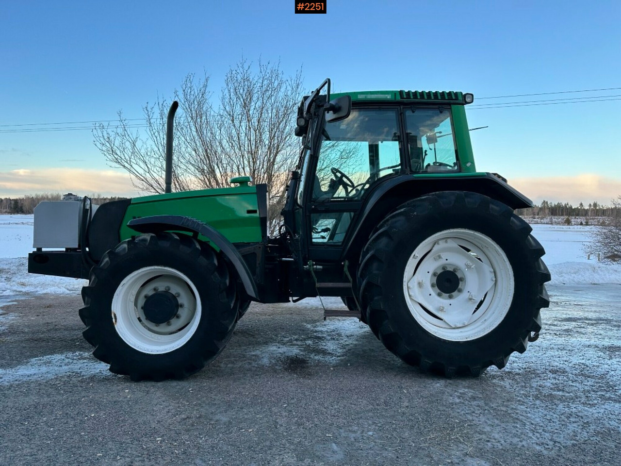 Valtra X110 waiststeering tractor with twintrac - Tracteur agricole: photos 3 Valtra X110 waiststeering tractor with twintrac - Tracteur agricole: photos 3