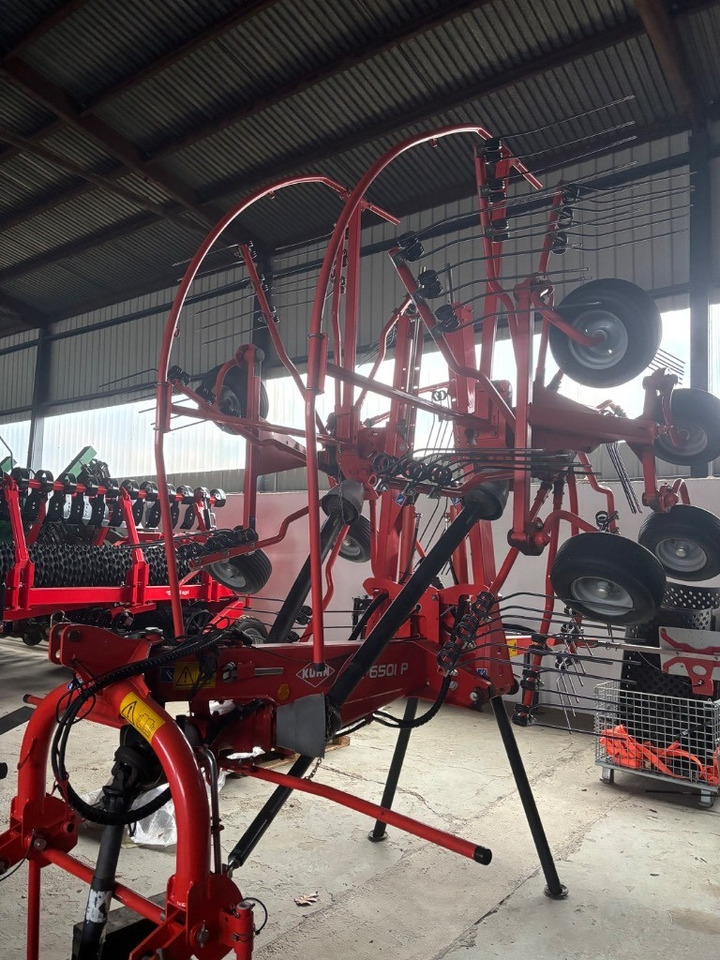 Kuhn GA6501 Schwader Kreiselschwader - Faneuse: photos 1 Kuhn GA6501 Schwader Kreiselschwader - Faneuse: photos 1