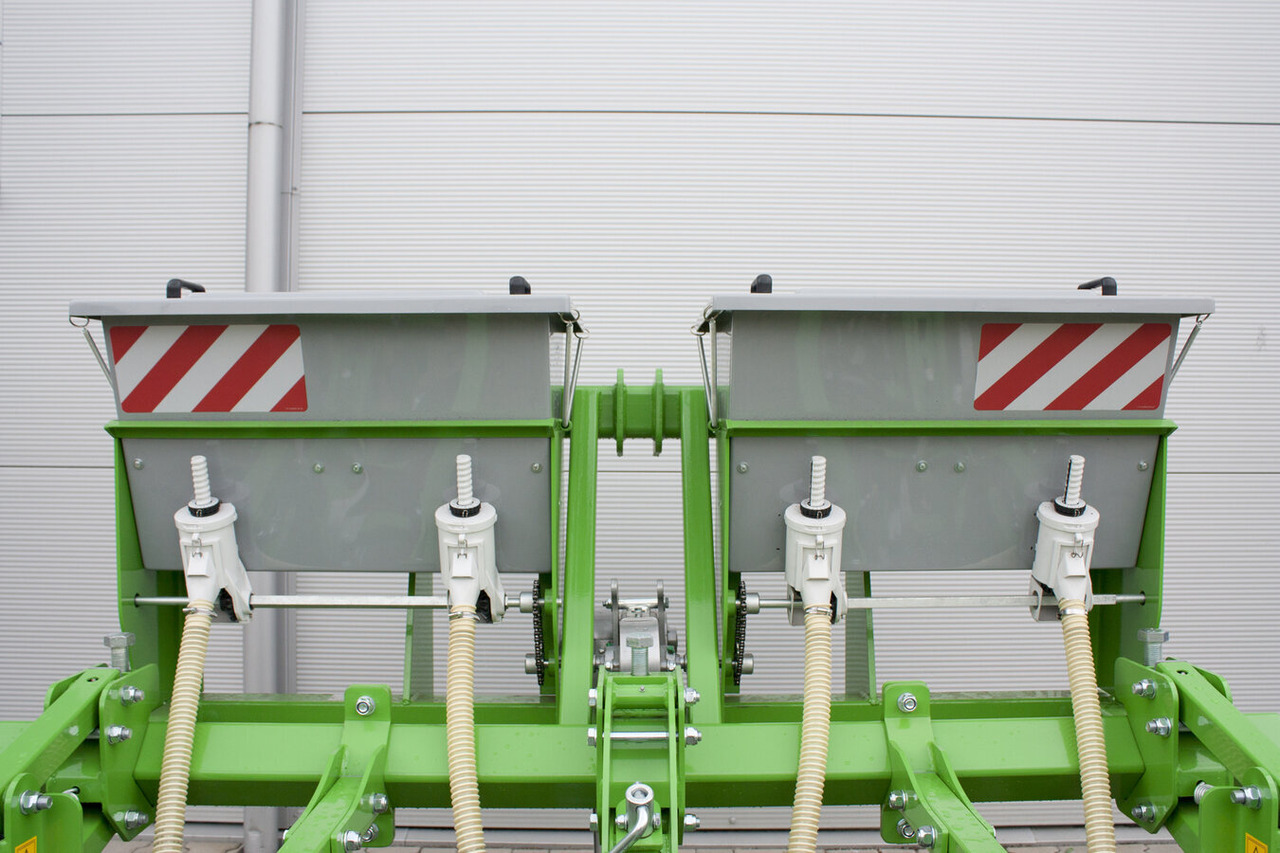 BOMET FERTILISEUR LIQUIDE POUR BINEUSE P 470 W - 3 RANGS NEMBUS - Epandeurs: photos 1 BOMET FERTILISEUR LIQUIDE POUR BINEUSE P 470 W - 3 RANGS NEMBUS - Epandeurs: photos 1