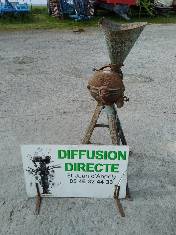 CRIQUET MOULIN A FARINE - Équipement de traitement post-récolte: photos 1 CRIQUET MOULIN A FARINE - Équipement de traitement post-récolte: photos 1