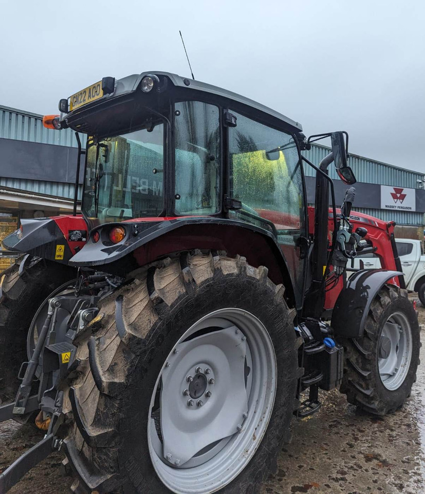 2022 Massey Ferguson 5712M c/w Loader, As New - Tracteur agricole: photos 3 2022 Massey Ferguson 5712M c/w Loader, As New - Tracteur agricole: photos 3