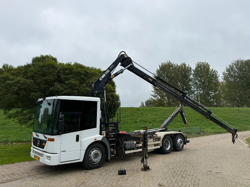 Mercedes-Benz Econic Hiab 220-Hooklift-6x2-Remote - Camion grue: photos 4 Mercedes-Benz Econic Hiab 220-Hooklift-6x2-Remote - Camion grue: photos 4