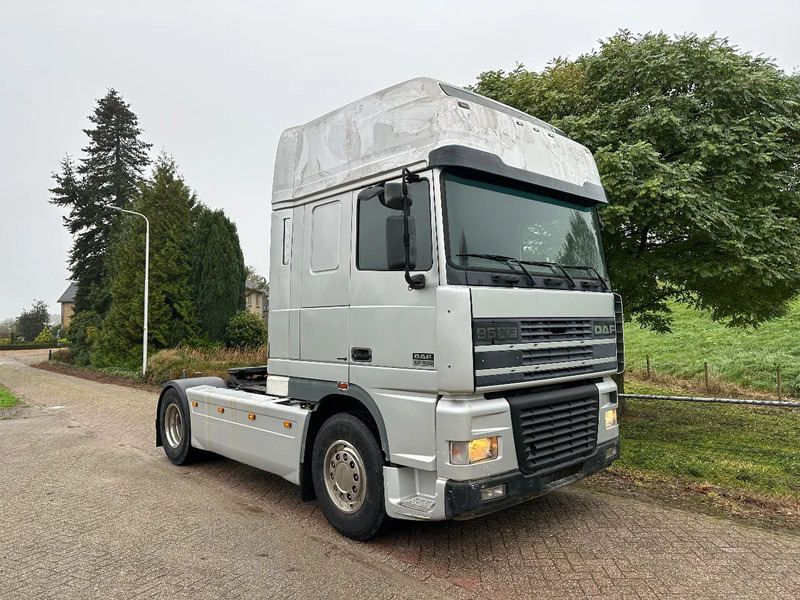 DAF XF 530 4X2 Manual EUR3 LOW KM - Tracteur routier: photos 5 DAF XF 530 4X2 Manual EUR3 LOW KM - Tracteur routier: photos 5
