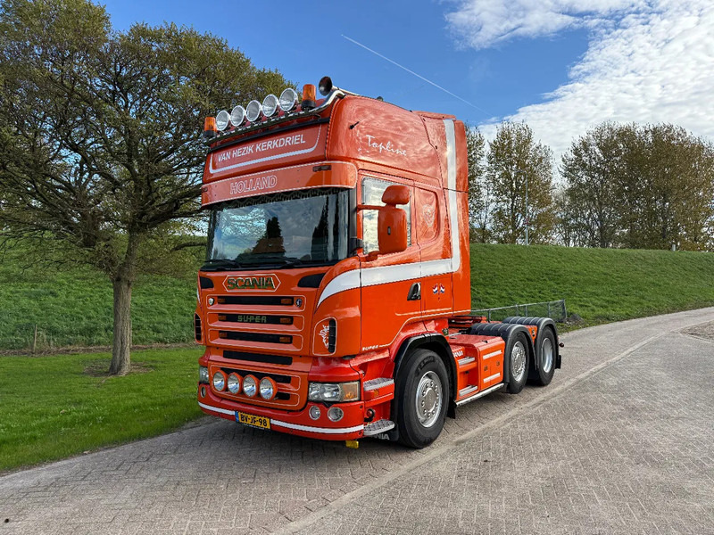 Scania R560 V8 Manual-Retarder-6x2 TOP NL TRUCK - Tracteur routier: photos 1 Scania R560 V8 Manual-Retarder-6x2 TOP NL TRUCK - Tracteur routier: photos 1