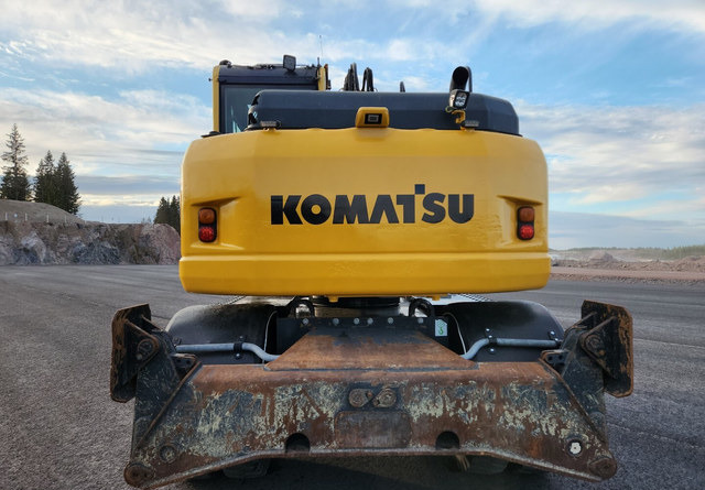 KOMATSU Komatsu PW148-8 Rototilt R6 - Pelle sur pneus: photos 4 KOMATSU Komatsu PW148-8 Rototilt R6 - Pelle sur pneus: photos 4