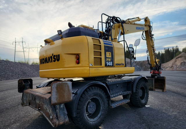 KOMATSU Komatsu PW148-8 Rototilt R6 - Pelle sur pneus: photos 5 KOMATSU Komatsu PW148-8 Rototilt R6 - Pelle sur pneus: photos 5