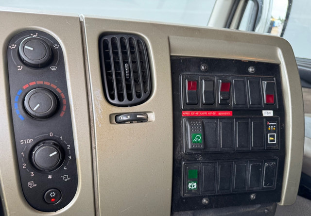 Camion plateau SisuR500 10x4: photos 14 Camion plateau SisuR500 10x4: photos 14