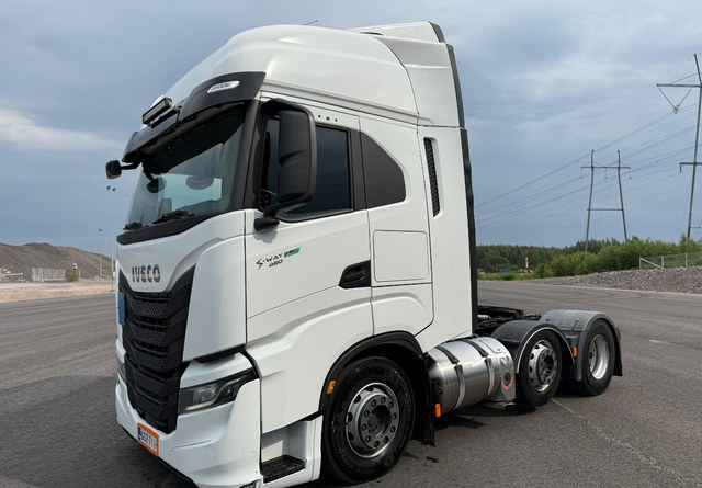 Iveco S-Way 460 LNG 6x2 - Tracteur routier: photos 1 Iveco S-Way 460 LNG 6x2 - Tracteur routier: photos 1