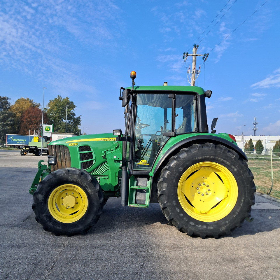 JOHN DEERE 6230 - Tracteur agricole: photos 2 JOHN DEERE 6230 - Tracteur agricole: photos 2
