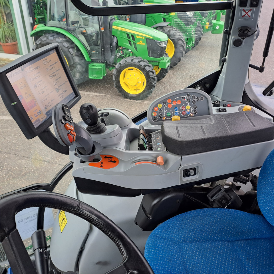 NEW HOLLAND T7.270 BLUEPOWER - Tracteur agricole: photos 5 NEW HOLLAND T7.270 BLUEPOWER - Tracteur agricole: photos 5