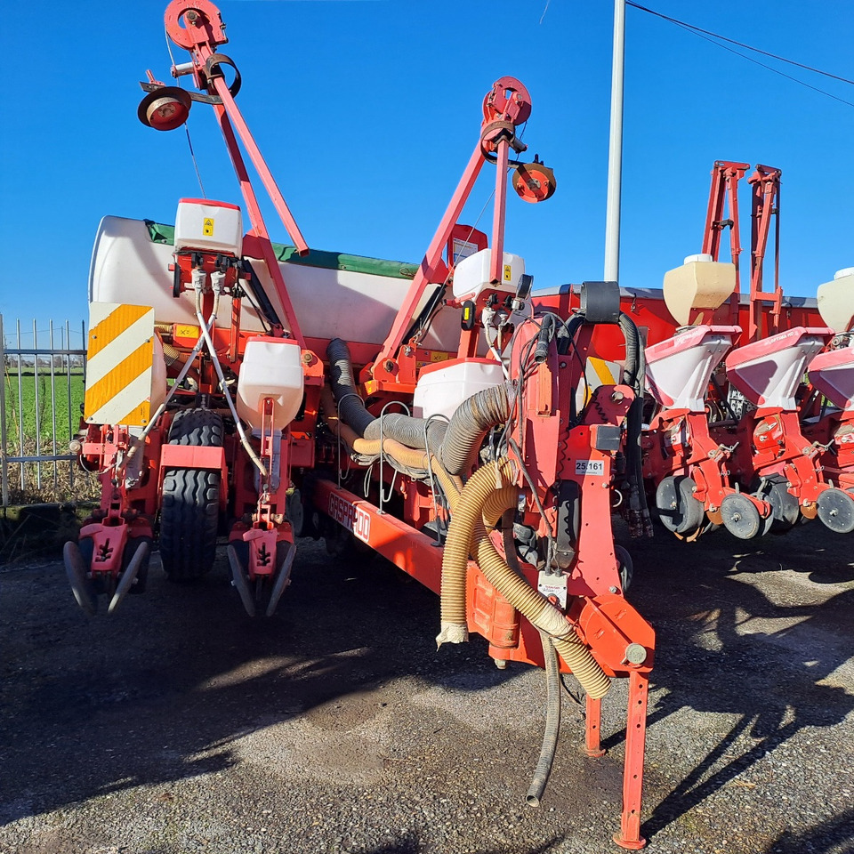 SEMINATRICE GASPARDO RENATA 8 ROWS (FILE) - Semoir monograine: photos 1 SEMINATRICE GASPARDO RENATA 8 ROWS (FILE) - Semoir monograine: photos 1