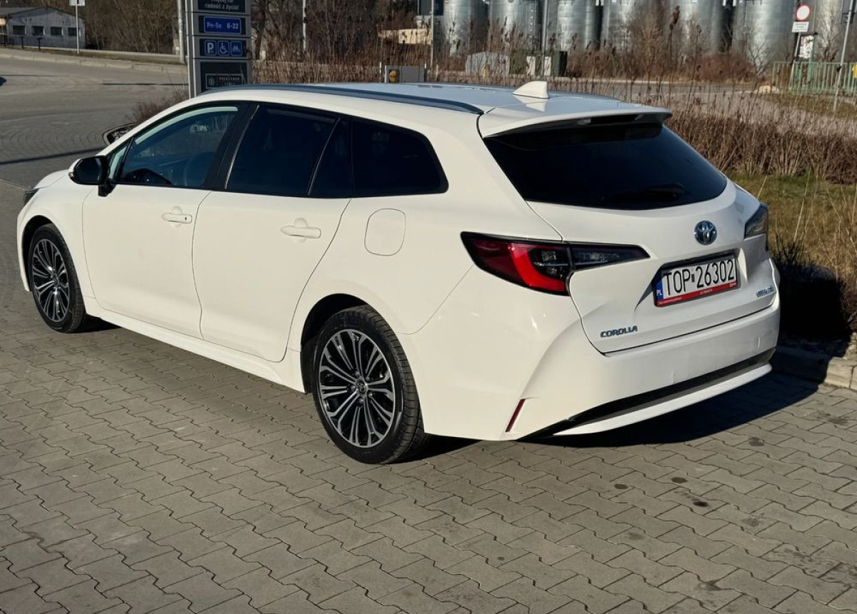 Toyota Corolla 1.8 Hybrid Active Niski przebieg LED FV23 W SUPER STANIE - Voiture: photos 4 Toyota Corolla 1.8 Hybrid Active Niski przebieg LED FV23 W SUPER STANIE - Voiture: photos 4