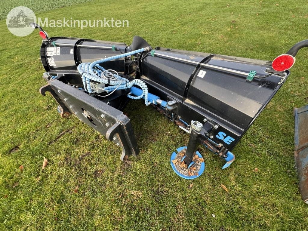 SE Equipment Sweden & Drivex snöplog och sandspridare - Lame à neige: photos 3 SE Equipment Sweden & Drivex snöplog och sandspridare - Lame à neige: photos 3