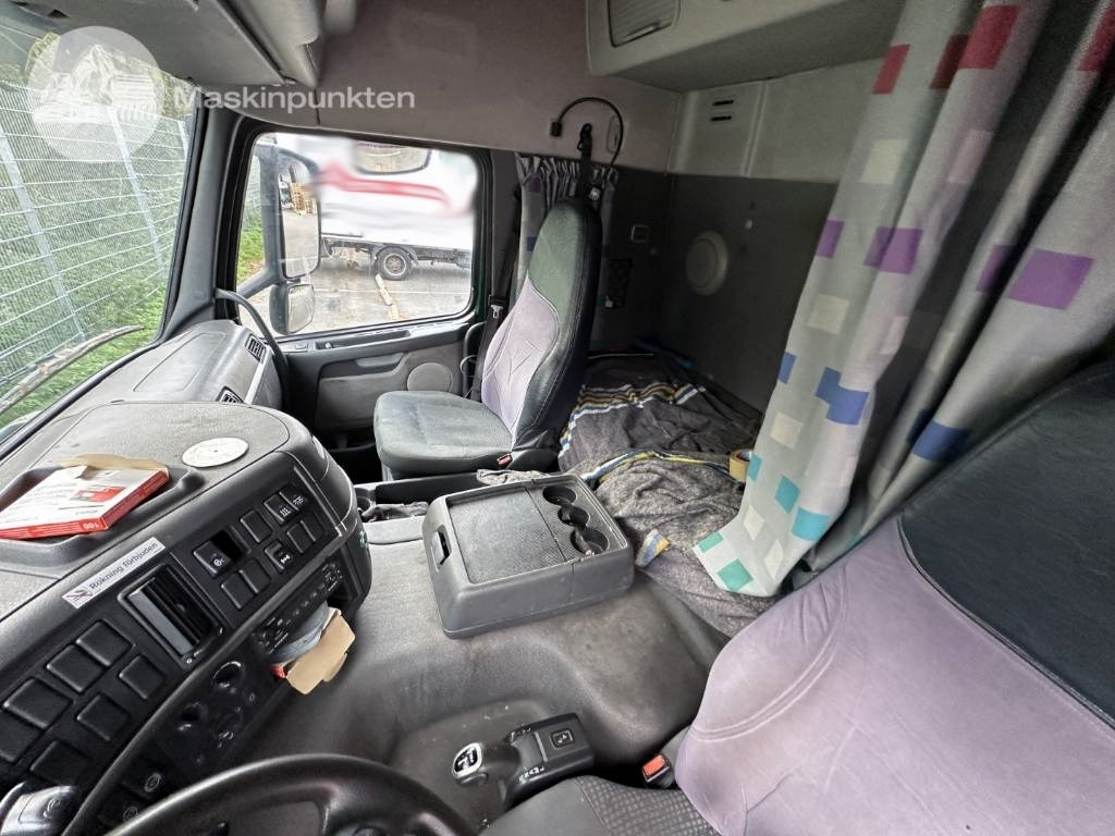Camion fourgon Volvo FM 9 300: photos 17 Camion fourgon Volvo FM 9 300: photos 17