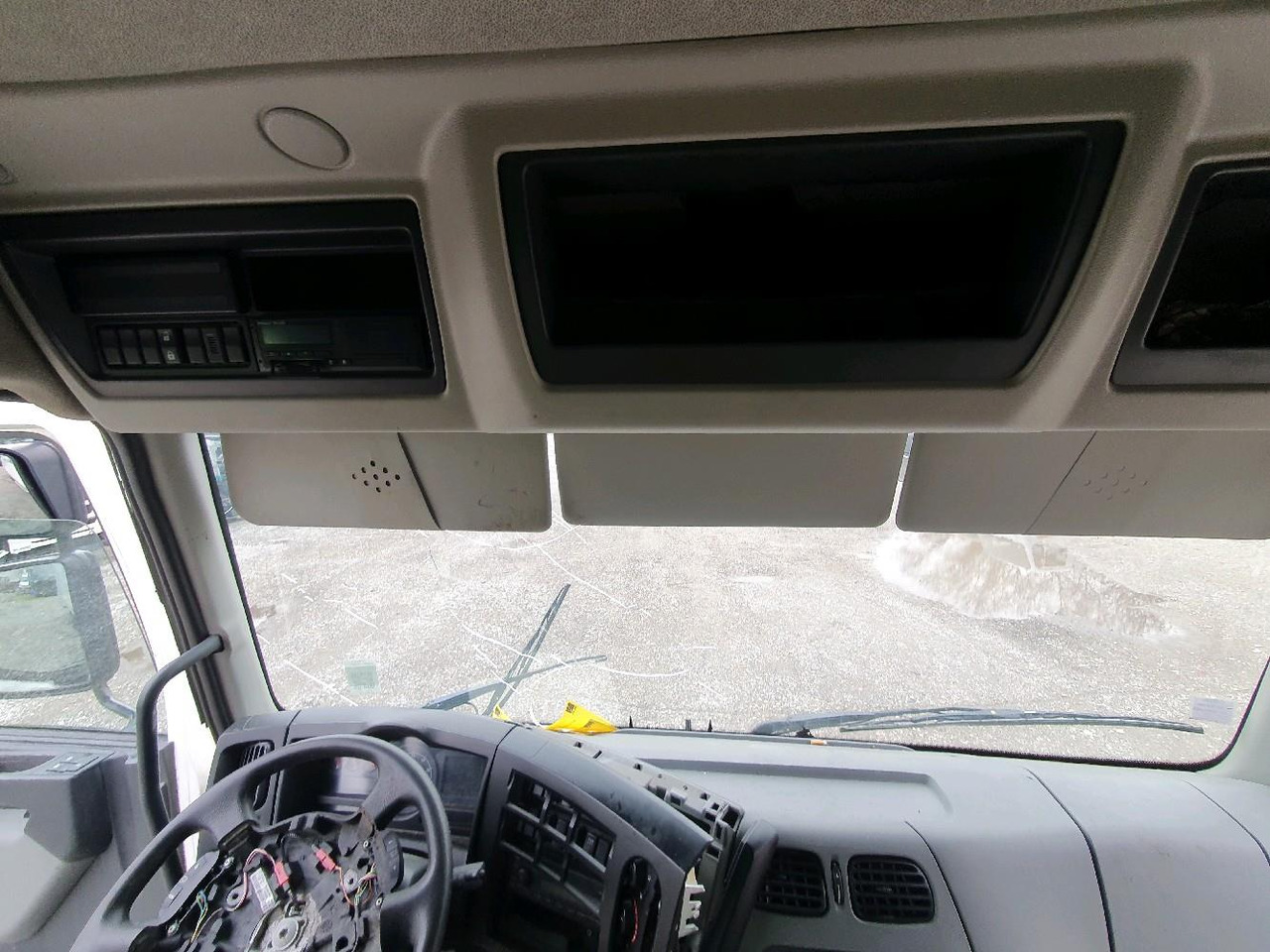 Camion fourgon RENAULT D 12 DTI 215: photos 11 Camion fourgon RENAULT D 12 DTI 215: photos 11