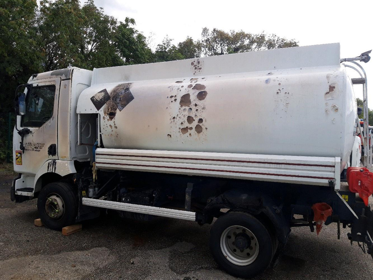 Crédit-bail de RENAULT MIDLUM CITERNE 7500 RENAULT MIDLUM CITERNE 7500: photos 8 Crédit-bail de RENAULT MIDLUM CITERNE 7500 RENAULT MIDLUM CITERNE 7500: photos 8