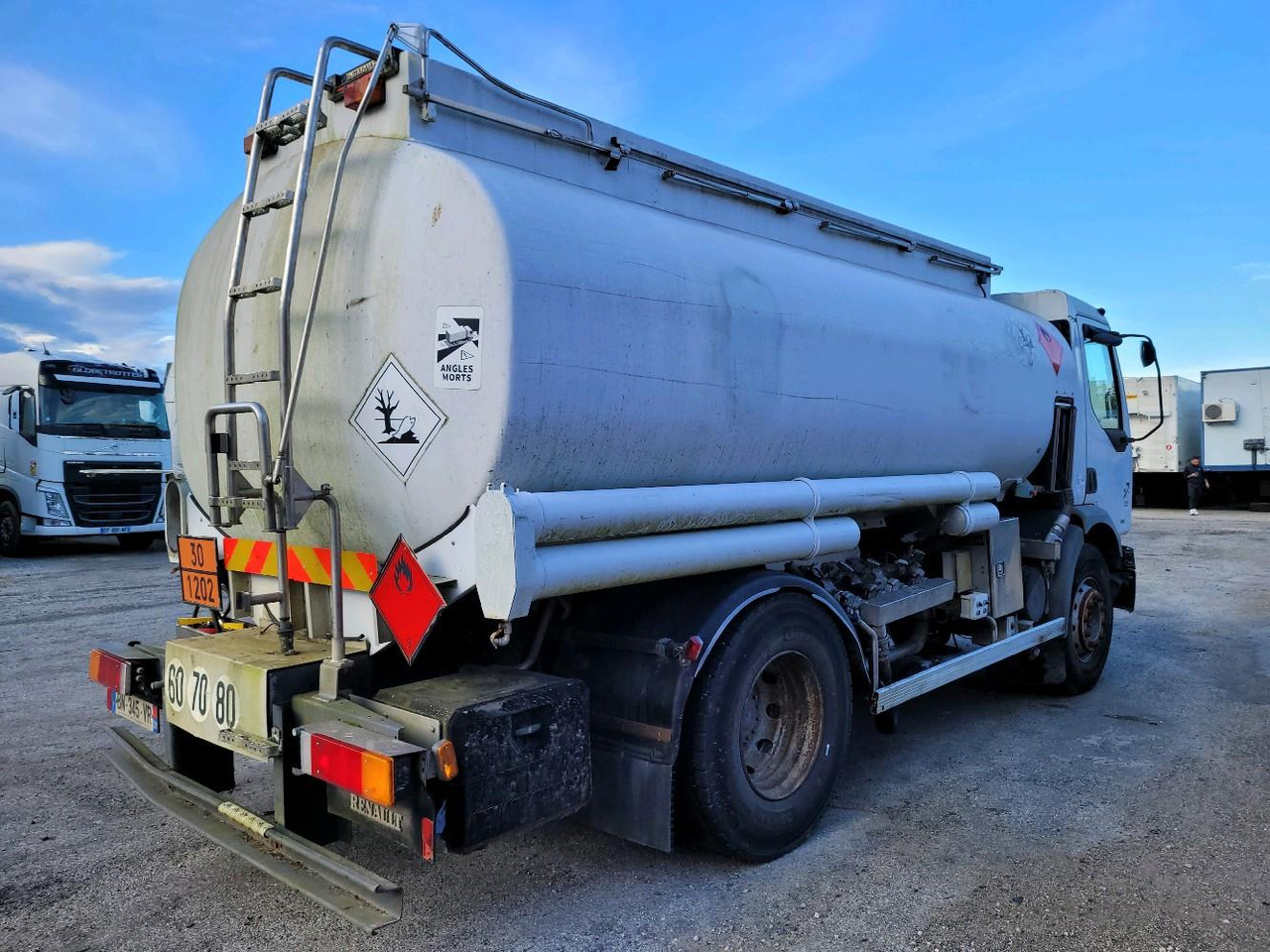 RENAULT PREMIUM 210.19 CITERNE - Camion citerne: photos 4 RENAULT PREMIUM 210.19 CITERNE - Camion citerne: photos 4