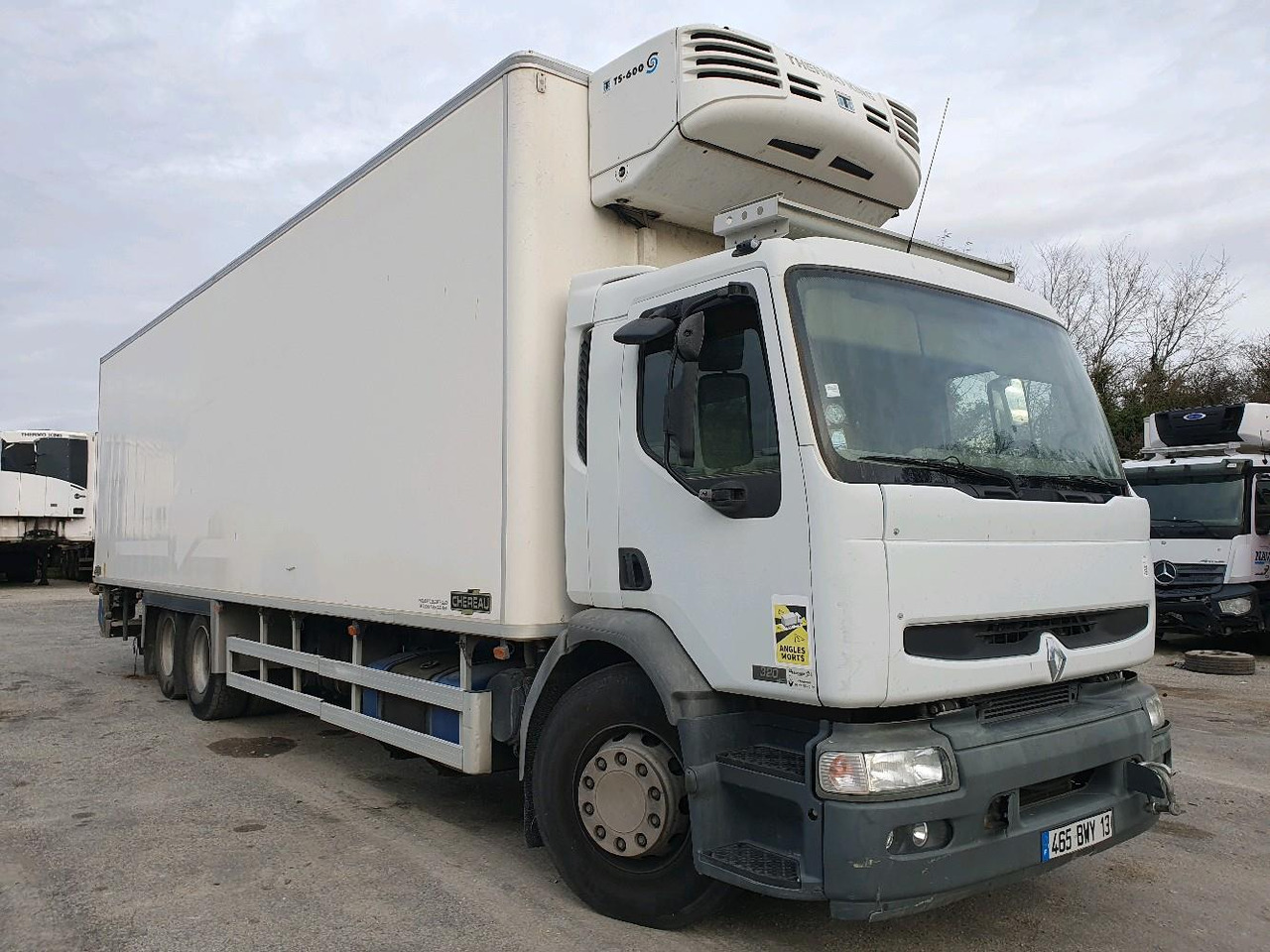 RENAULT PREMIUM - Camion frigorifique: photos 1 RENAULT PREMIUM - Camion frigorifique: photos 1