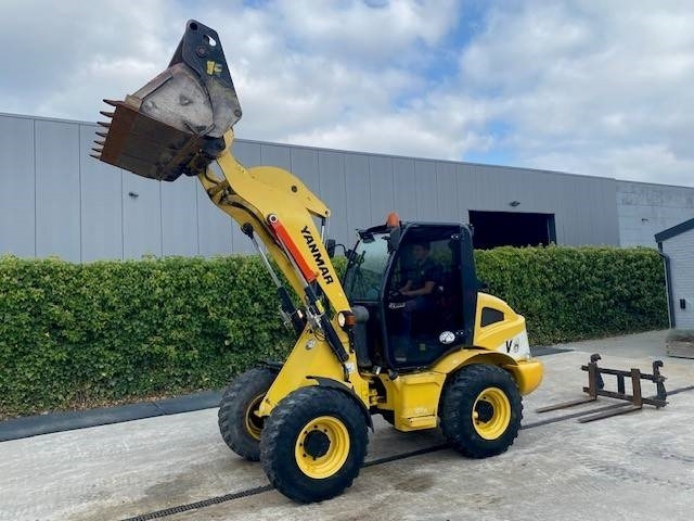 Yanmar V 8  - Chargeuse sur pneus: photos 2 Yanmar V 8  - Chargeuse sur pneus: photos 2