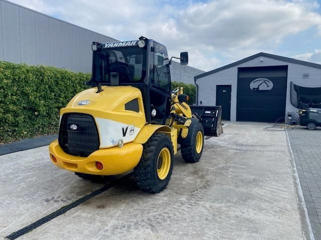 Yanmar V 8  - Chargeuse sur pneus: photos 4 Yanmar V 8  - Chargeuse sur pneus: photos 4