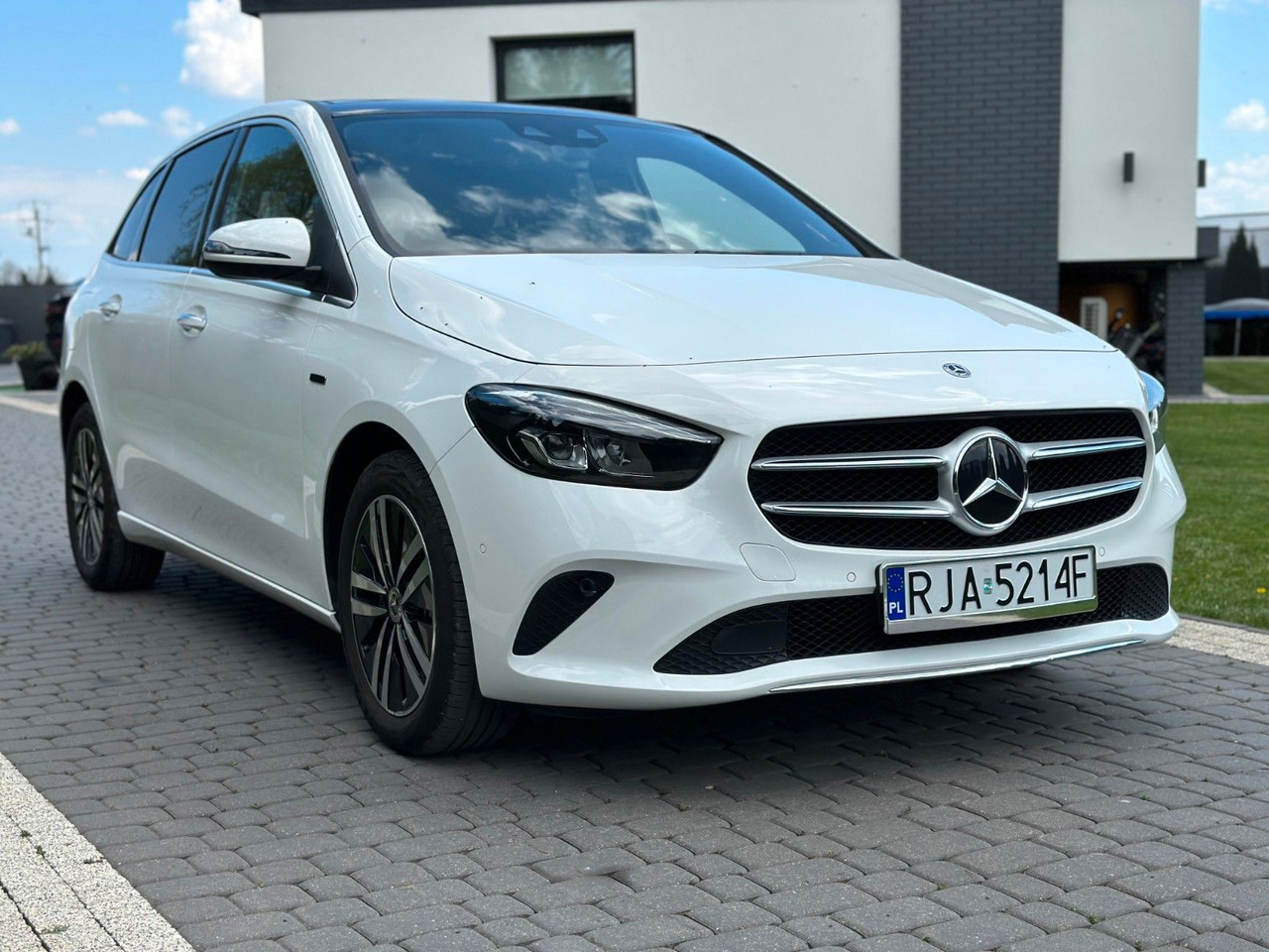 Mercedes-Benz B 250e - Voiture: photos 1 Mercedes-Benz B 250e - Voiture: photos 1
