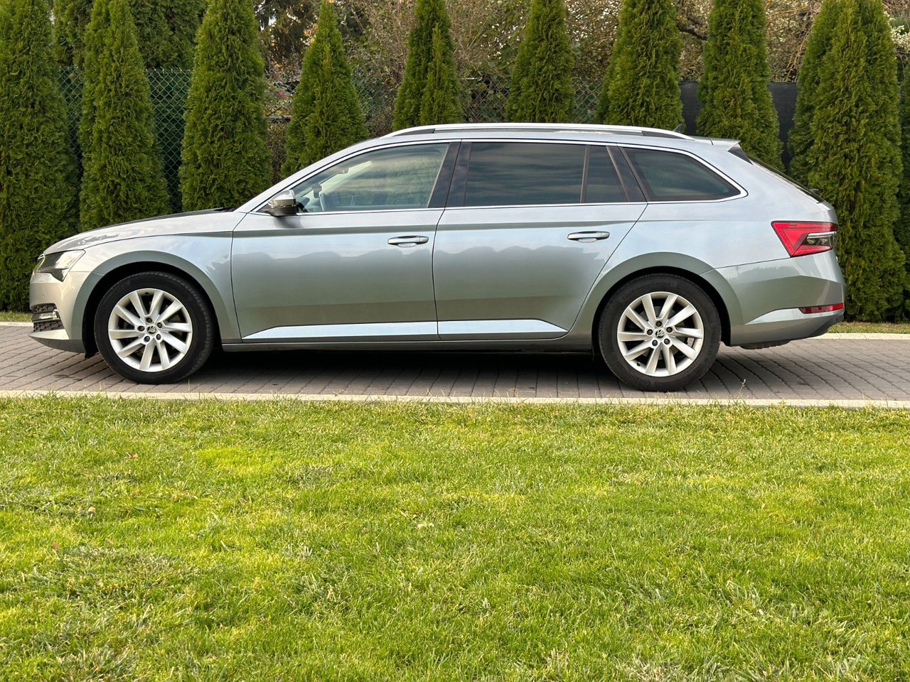 Skoda Superb 2.0 TDI SCR 147kW DSG STYLE COMBI - Voiture: photos 4 Skoda Superb 2.0 TDI SCR 147kW DSG STYLE COMBI - Voiture: photos 4
