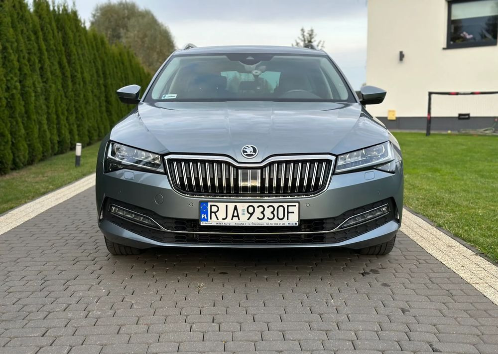 Skoda Superb 2.0 TDI SCR Style DSG - Voiture: photos 2 Skoda Superb 2.0 TDI SCR Style DSG - Voiture: photos 2