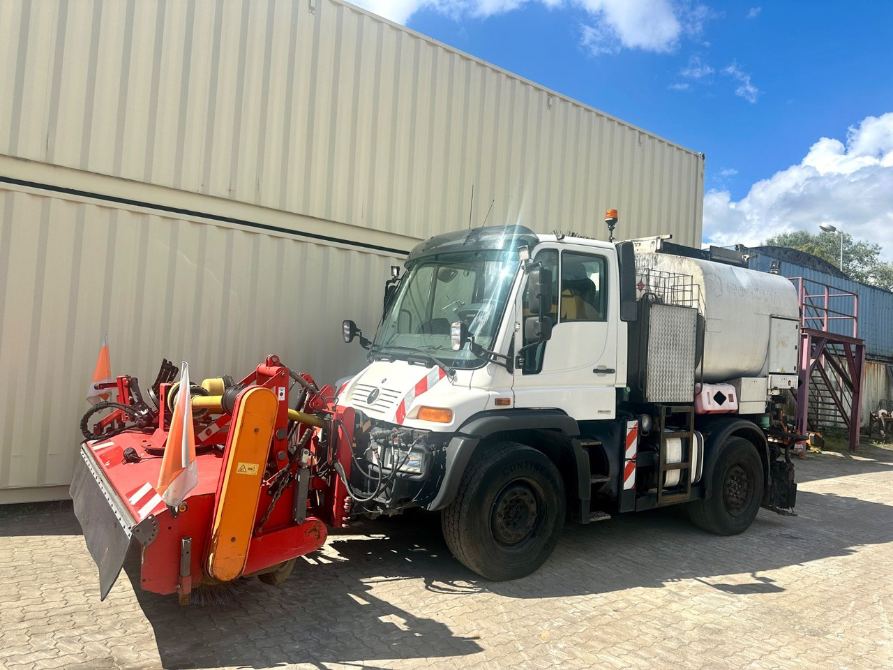Unimog U400 Schäfer-Technic Bitum/Asphalt / TÜV 02/2026 - Camion: photos 1 Unimog U400 Schäfer-Technic Bitum/Asphalt / TÜV 02/2026 - Camion: photos 1