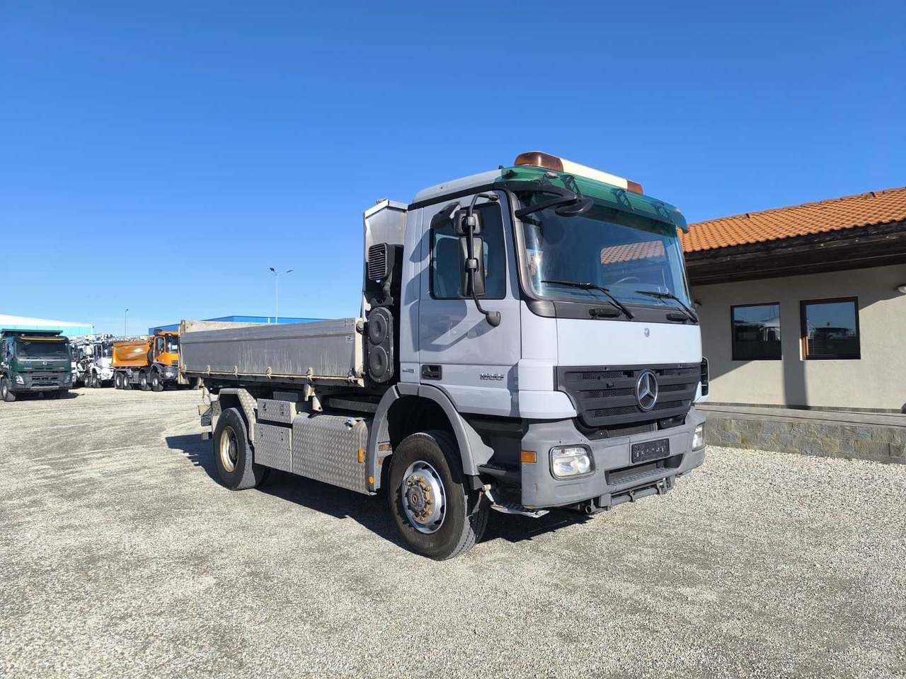 MERCEDES-BENZ Actros 1855 4X4 - Camion benne: photos 1 MERCEDES-BENZ Actros 1855 4X4 - Camion benne: photos 1