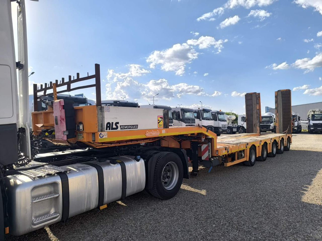 NOOTEBOOM MCO-85-05V - Semi-remorque surbaissé: photos 2 NOOTEBOOM MCO-85-05V - Semi-remorque surbaissé: photos 2