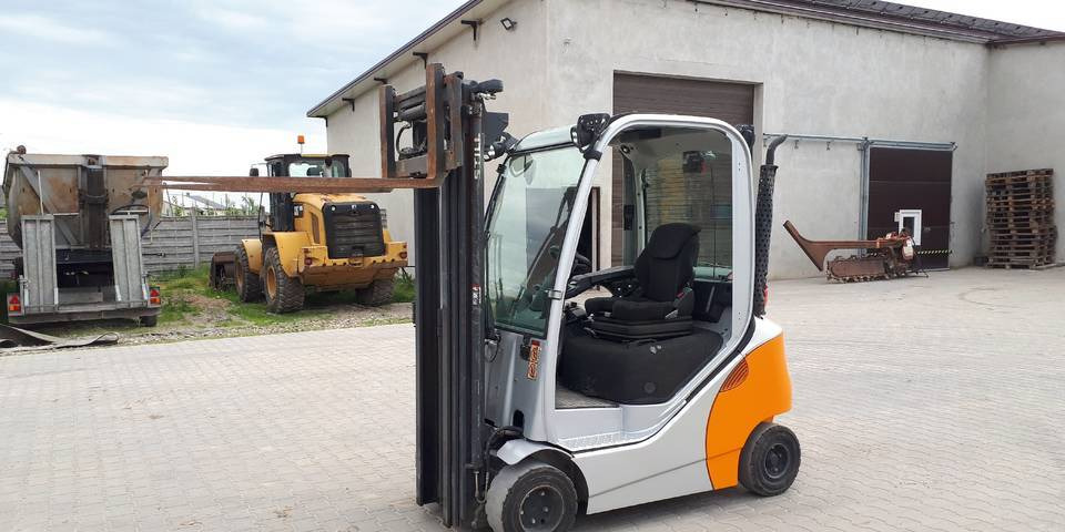 Wózek widłowy Still RX70-20 triplex przesuw - Chariot élévateur à gaz: photos 1 Wózek widłowy Still RX70-20 triplex przesuw - Chariot élévateur à gaz: photos 1