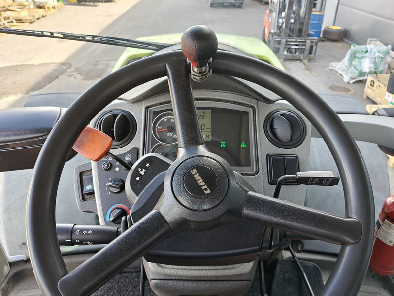 Tracteur agricole Claas Axion 840 Cmatic: photos 13