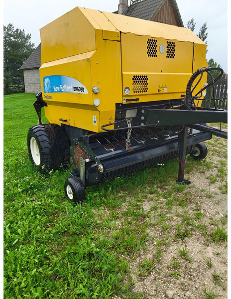 New Holland BR 6090 - Presse à balles rondes: photos 3 New Holland BR 6090 - Presse à balles rondes: photos 3