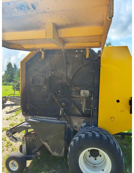 New Holland BR 6090 - Presse à balles rondes: photos 4 New Holland BR 6090 - Presse à balles rondes: photos 4