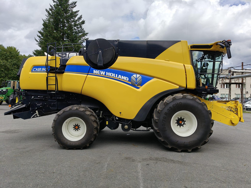 New Holland CX 8.90 - Moissonneuse-batteuse: photos 2 New Holland CX 8.90 - Moissonneuse-batteuse: photos 2