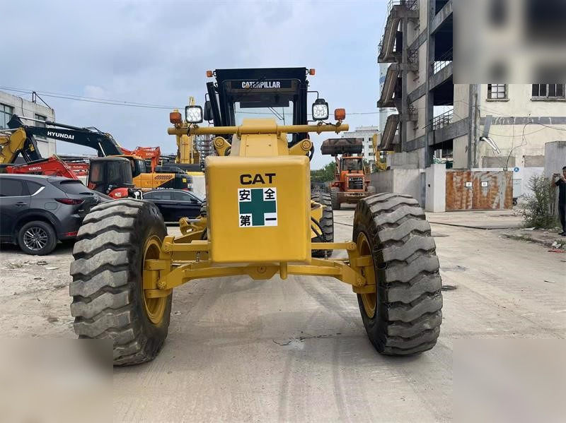 CATERPILLAR 140G - Niveleuse: photos 2 CATERPILLAR 140G - Niveleuse: photos 2