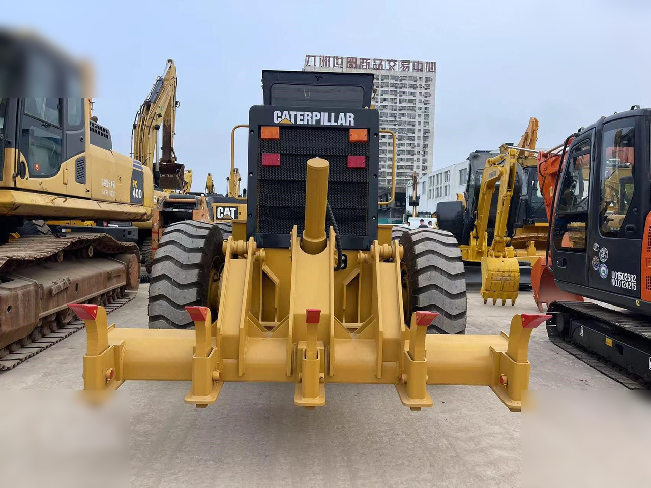 CATERPILLAR 140H - Niveleuse: photos 4 CATERPILLAR 140H - Niveleuse: photos 4