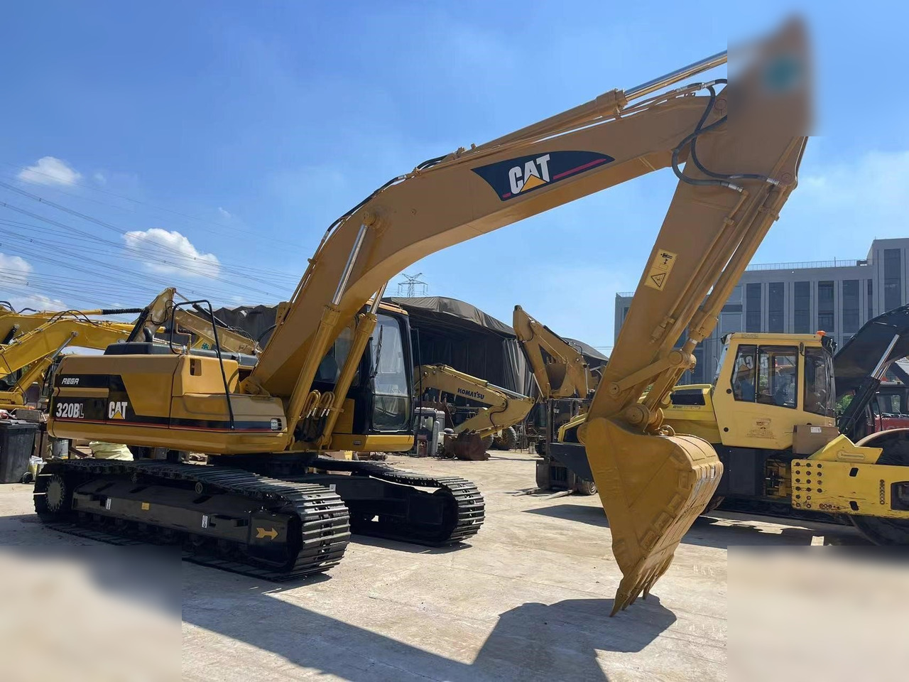 CATERPILLAR 320BL - Pelle sur chenille: photos 3 CATERPILLAR 320BL - Pelle sur chenille: photos 3