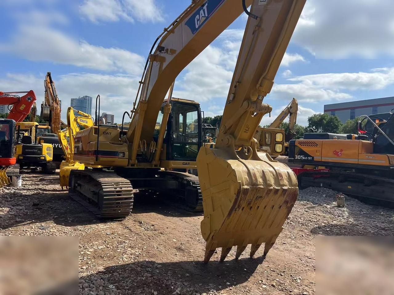 CATERPILLAR 320BL - Pelle sur chenille: photos 2 CATERPILLAR 320BL - Pelle sur chenille: photos 2