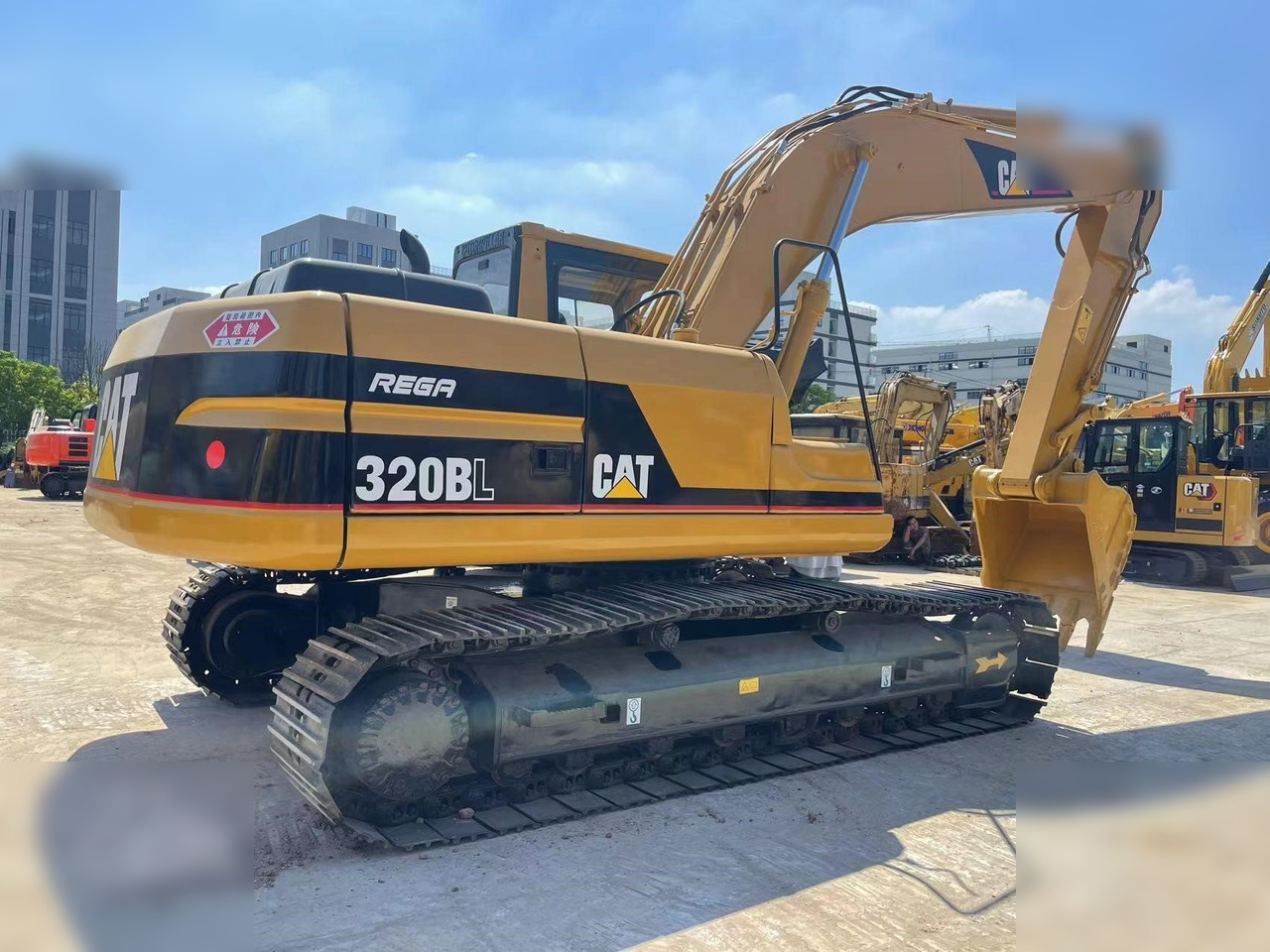 CATERPILLAR 320BL - Pelle sur chenille: photos 5 CATERPILLAR 320BL - Pelle sur chenille: photos 5