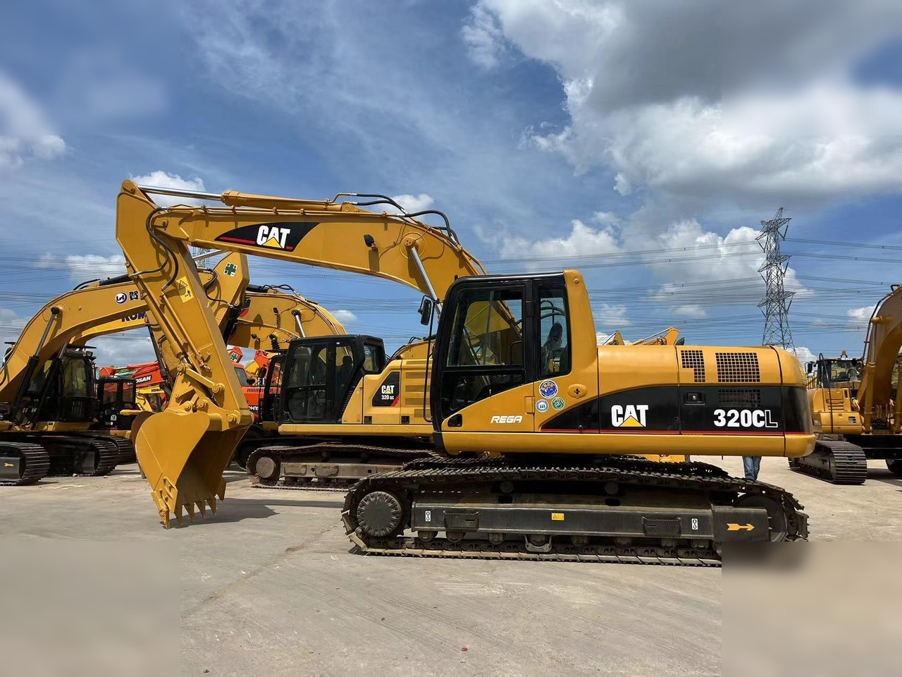 CATERPILLAR 320CL - Pelle sur chenille: photos 1 CATERPILLAR 320CL - Pelle sur chenille: photos 1