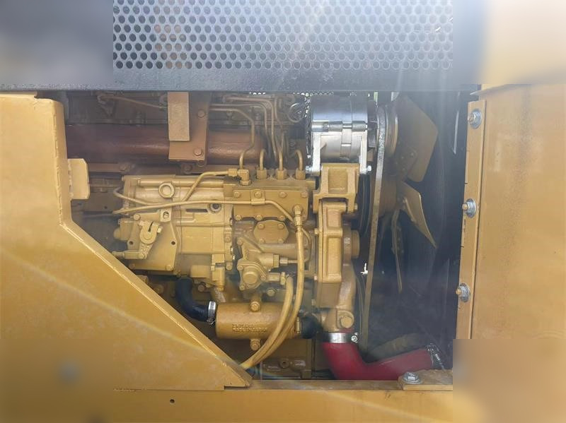 Chargeuse sur pneus CATERPILLAR 910: photos 9