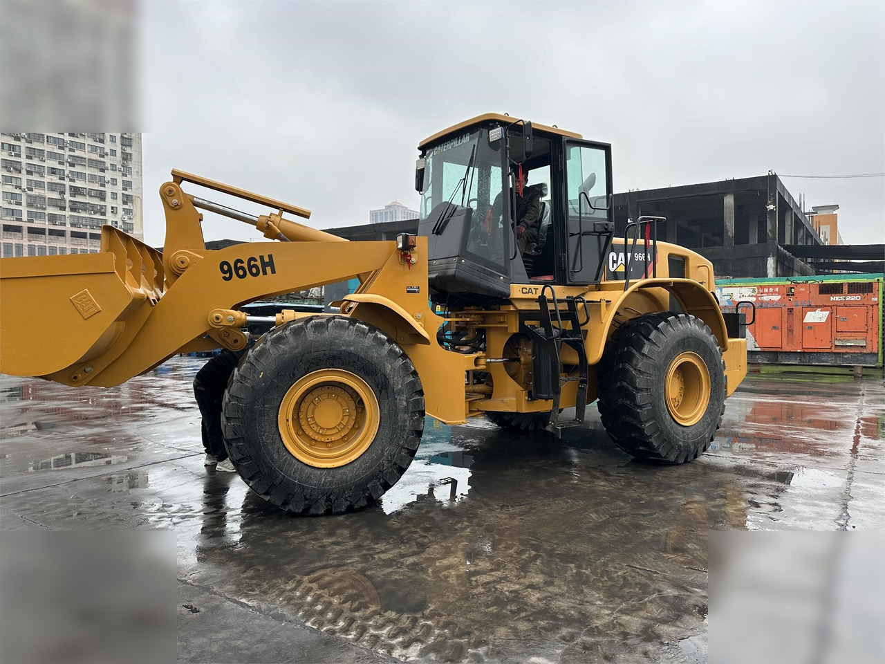 CATERPILLAR 966H - Chargeuse sur pneus: photos 4 CATERPILLAR 966H - Chargeuse sur pneus: photos 4