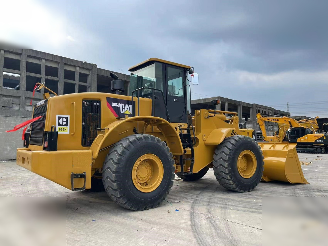 CATERPILLAR 966H - Chargeuse sur pneus: photos 2 CATERPILLAR 966H - Chargeuse sur pneus: photos 2